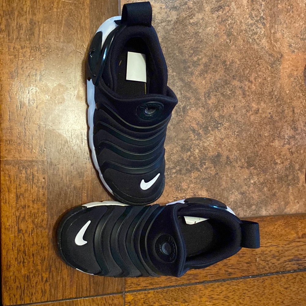 Little kids Nike slip on sneakers
